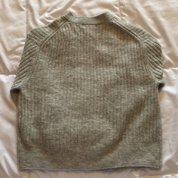 H&M button up sweater - Picture 3 of 4